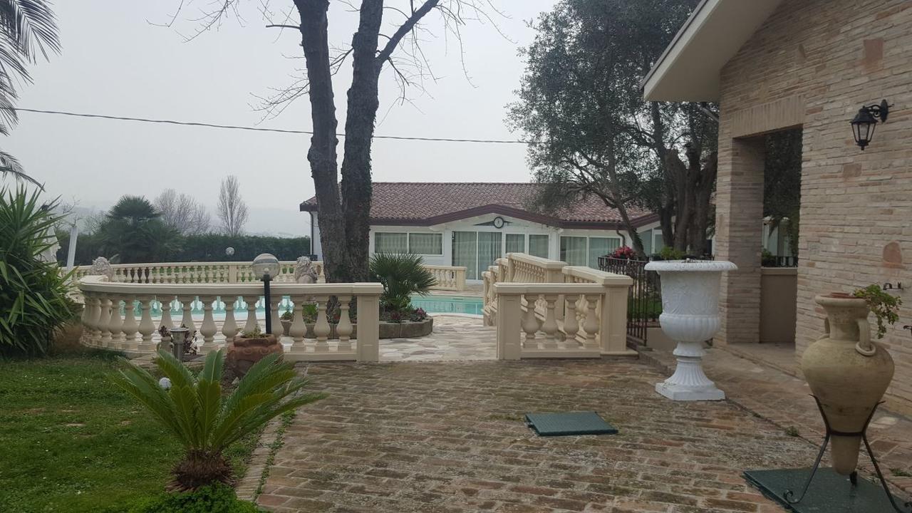 פאנו Country House Resort Villa Giardino Degli Eventi מראה חיצוני תמונה