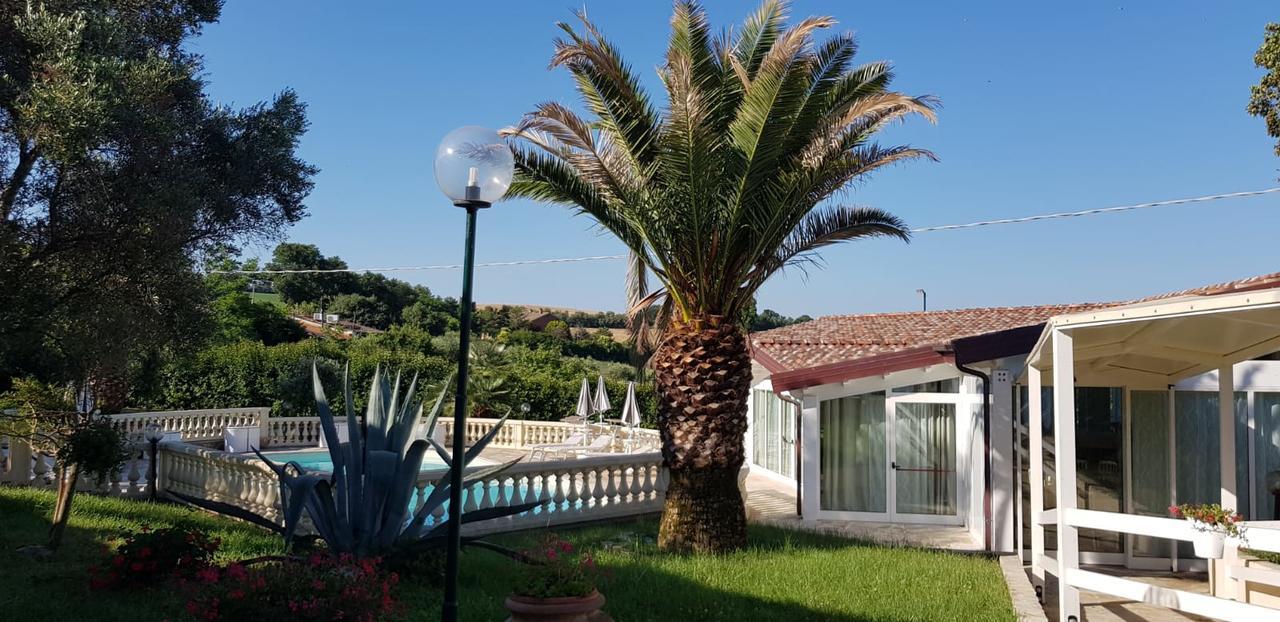 פאנו Country House Resort Villa Giardino Degli Eventi מראה חיצוני תמונה